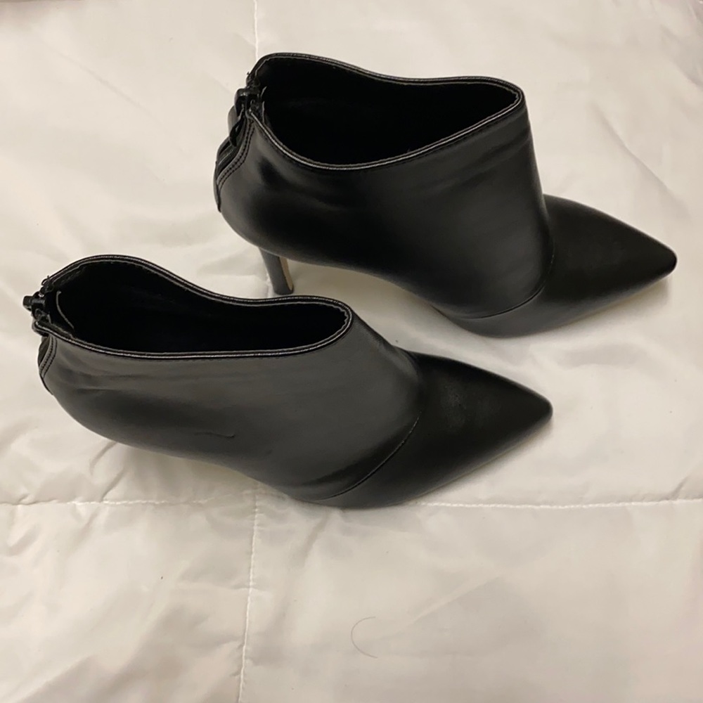 Sexy Deleventh black pointed ankle boots.
